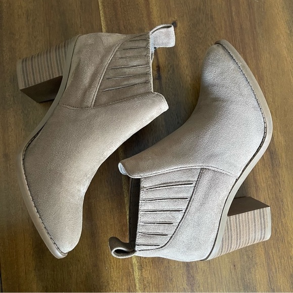 Wild Diva Shoes - Suede ankle booties